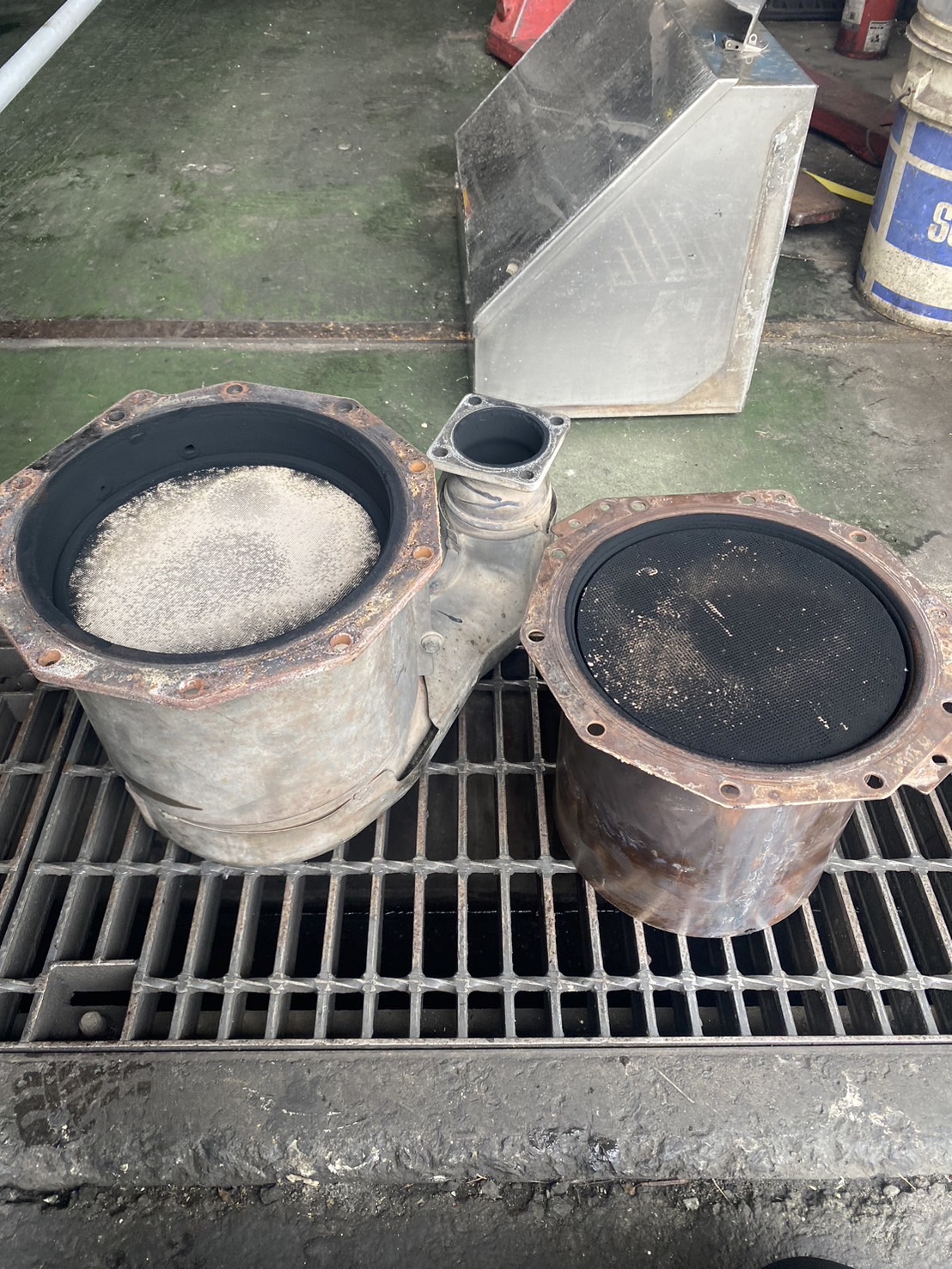 マフラー分解作業